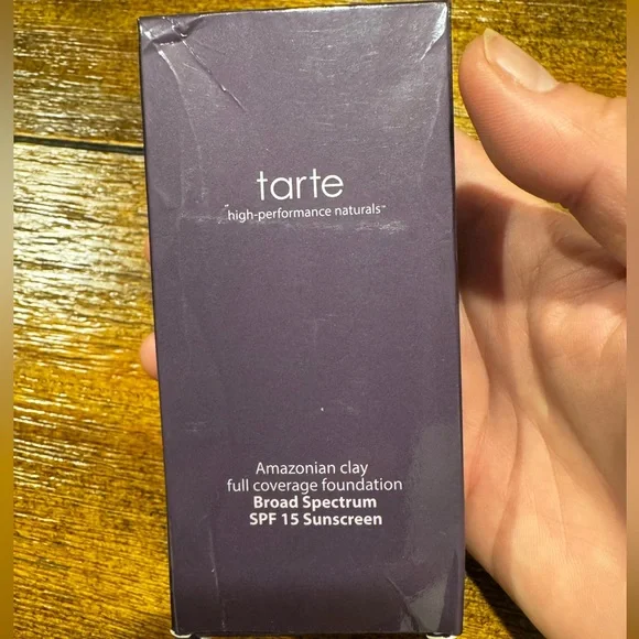 NIB New tarte Clay 12-Hour Full Coverage Foundation SPF 15 - Light-Medium Beige - Picture 5 of 6